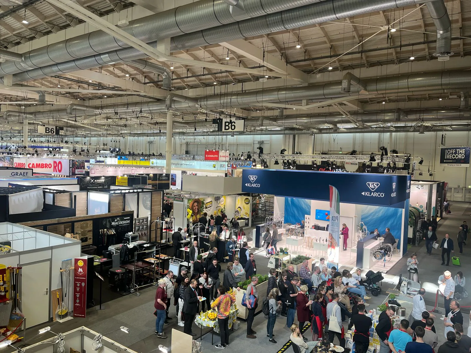 Visitors in the INTERNORGA exhibition hall in Hamburg in 2024
